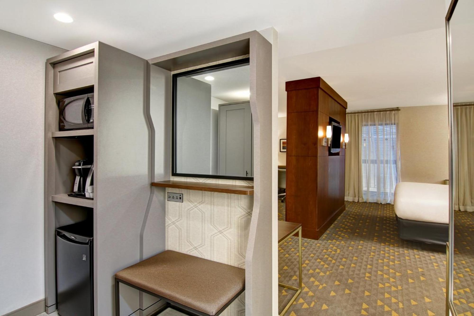 Holiday Inn Oakville Centre By Ihg Zewnętrze zdjęcie